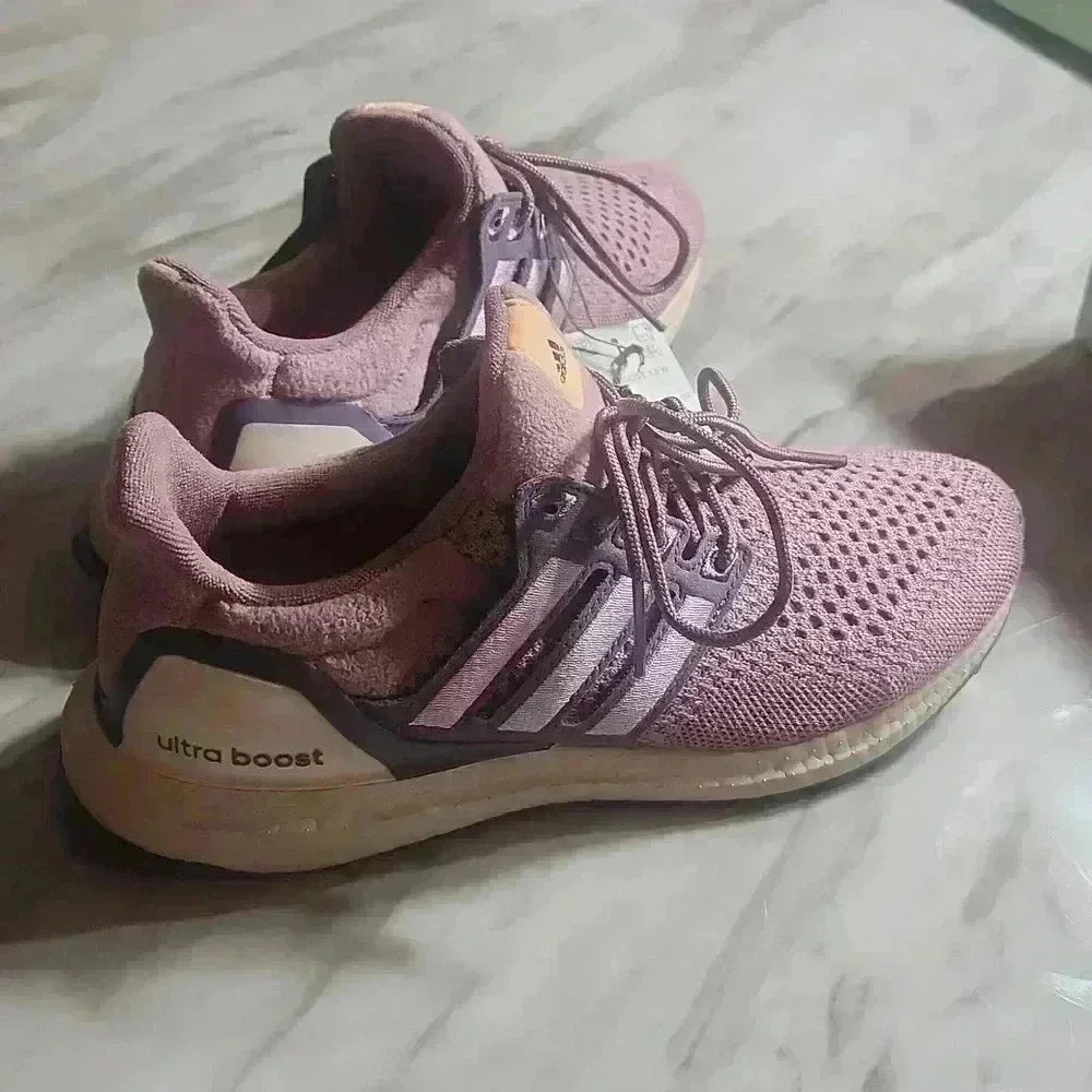 Adidas Ultraboost 1.0 Womens  size 8   running shoes NWT IN ORIGINAL BOX! - Picture 2 of 11